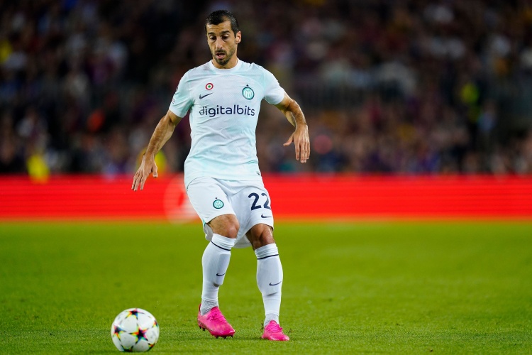 完美体育app-国米官方:姆希塔良左大腿肌肉拉伤,将在几天内接受进一步评估